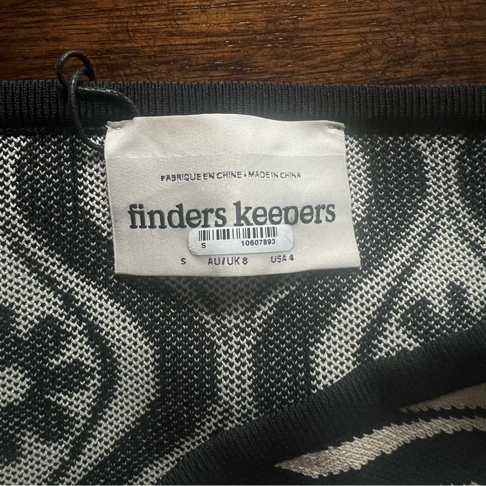 Finders Keepers Quinn Knit Tube Crop Top - Picture 6 of 7